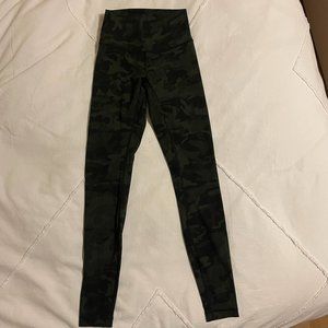 NEVER WORN : Green Camp Lululemon 7/8th Leggings